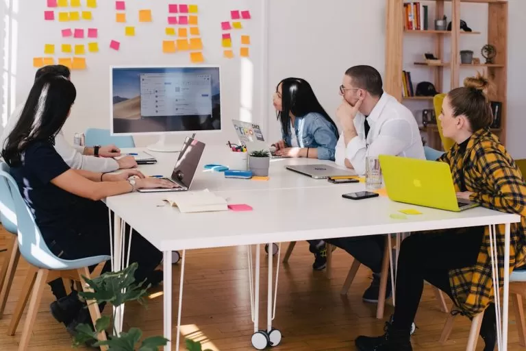 Estrategia de embudo de marketing: cómo convertir visitantes en clientes en 2026